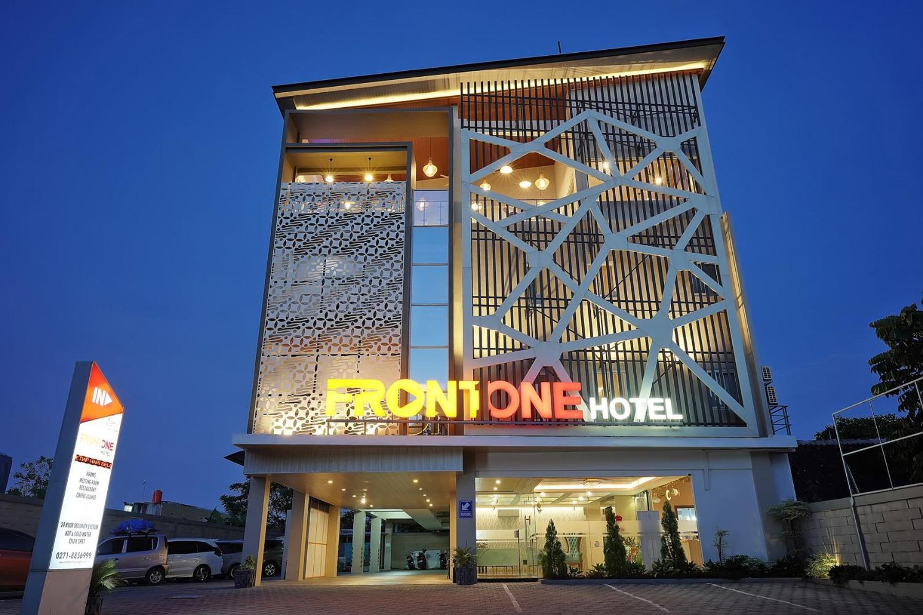 Front One Hotel Sragen Exterior photo