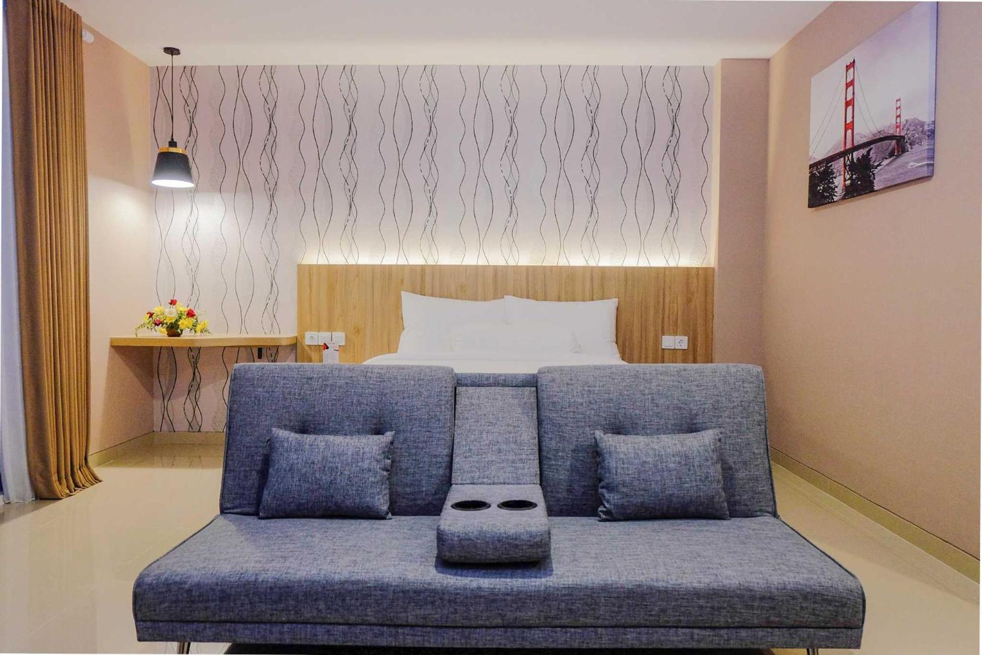 Front One Hotel Sragen Exterior photo
